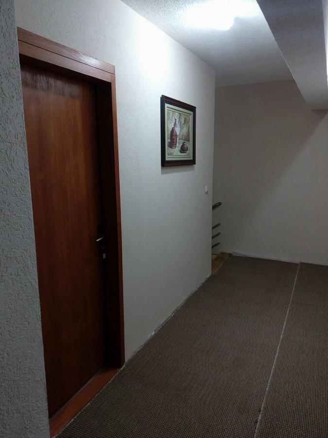 Kafana "Kaj Zoki" Acomodação com café da manhã Probistip Exterior foto